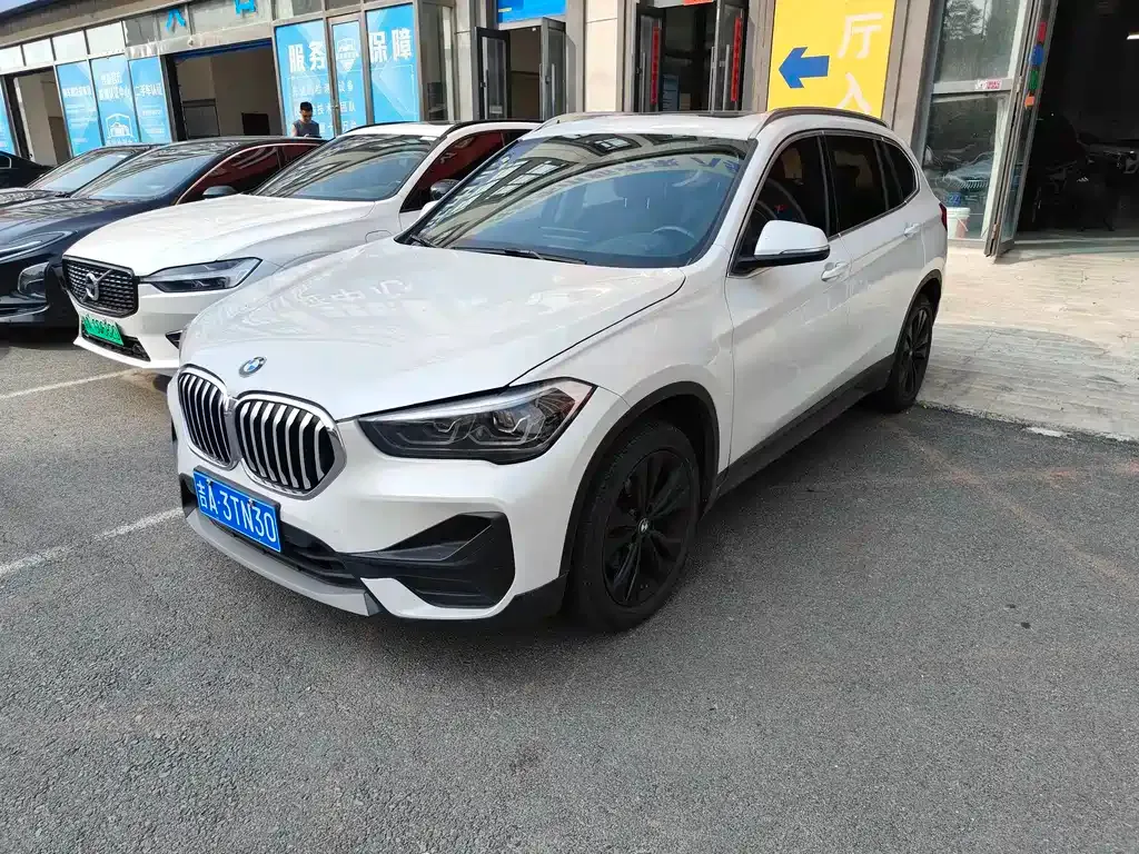 BMW X1 — фото 1