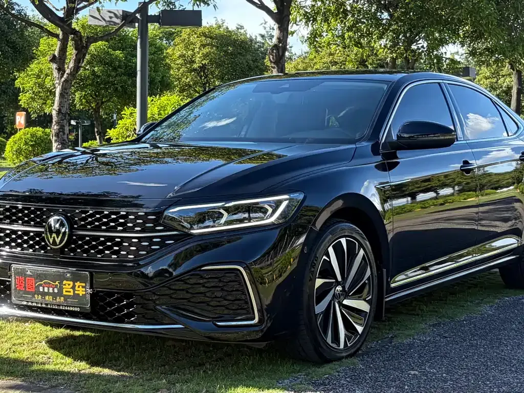 Volkswagen Passat — фото 1