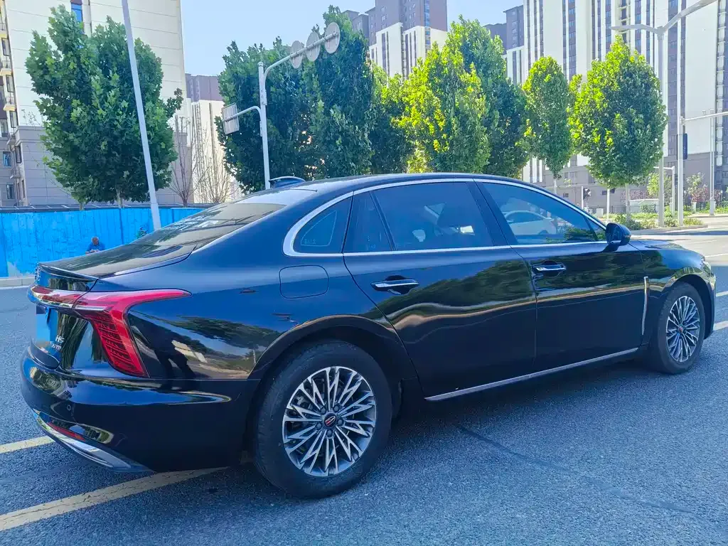 Hongqi H5 — фото 6