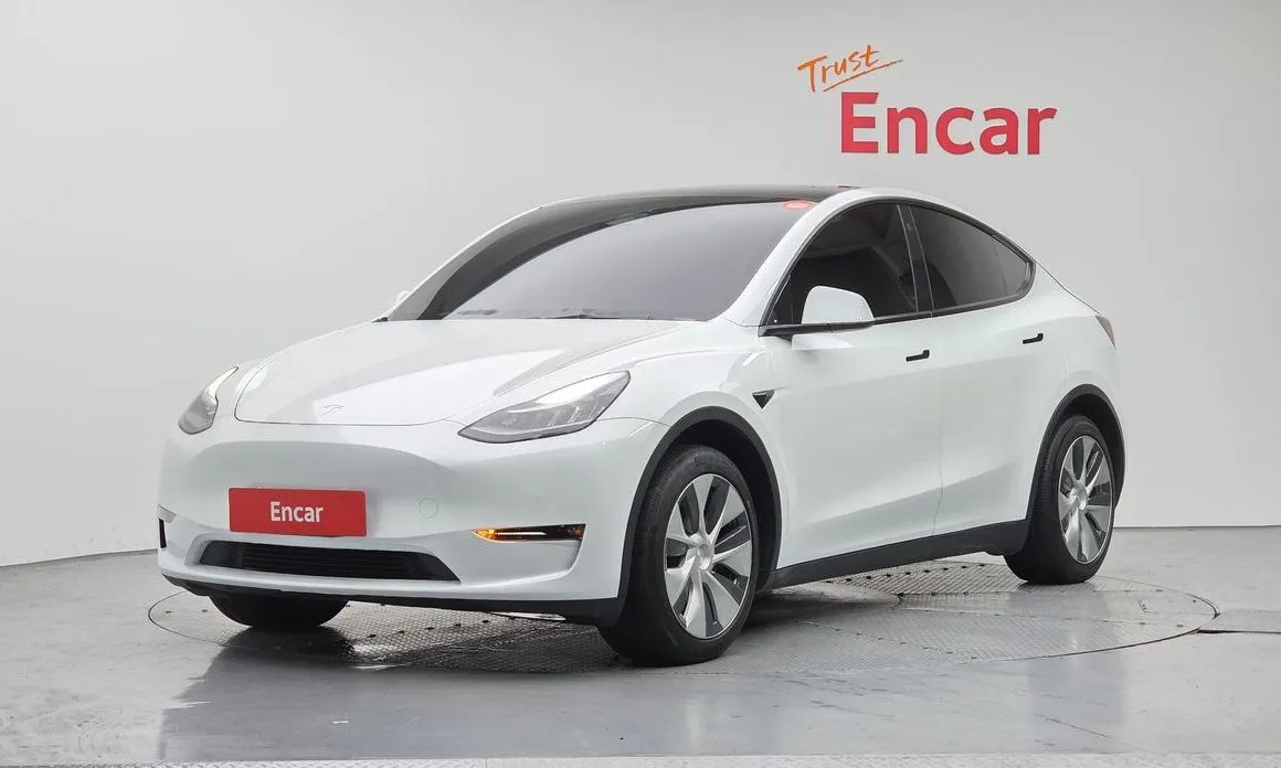 Tesla Model Y — фото 1