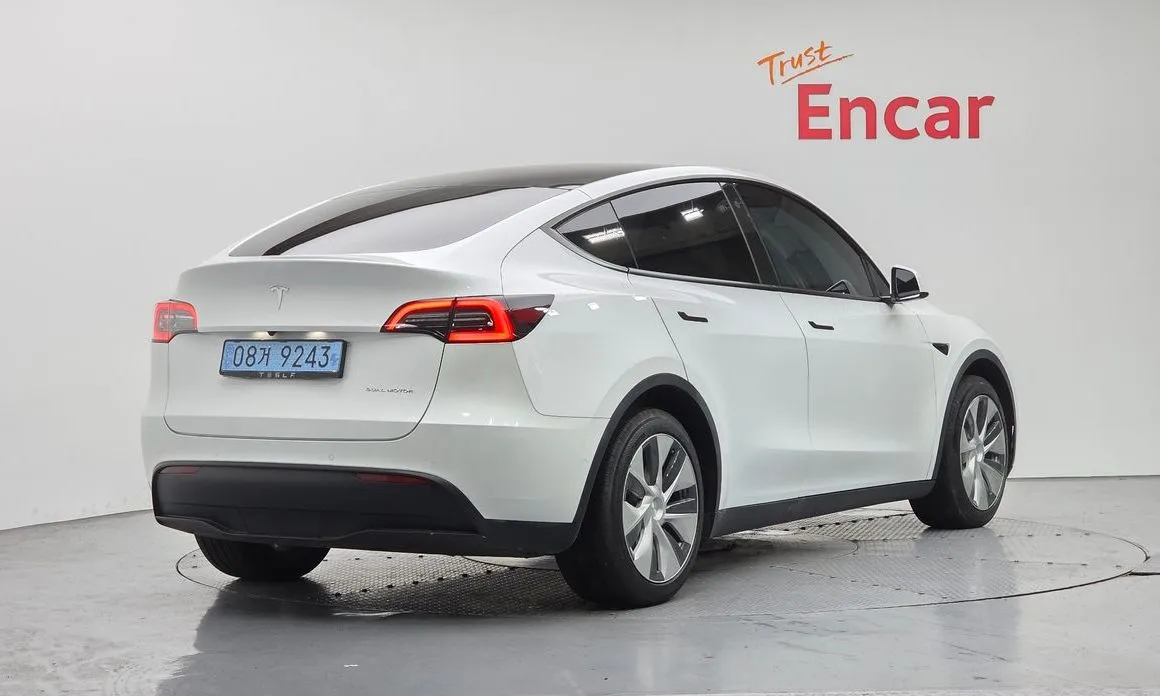 Tesla Model Y — фото 6