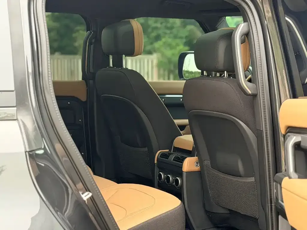 Land Rover Defender — фото 10