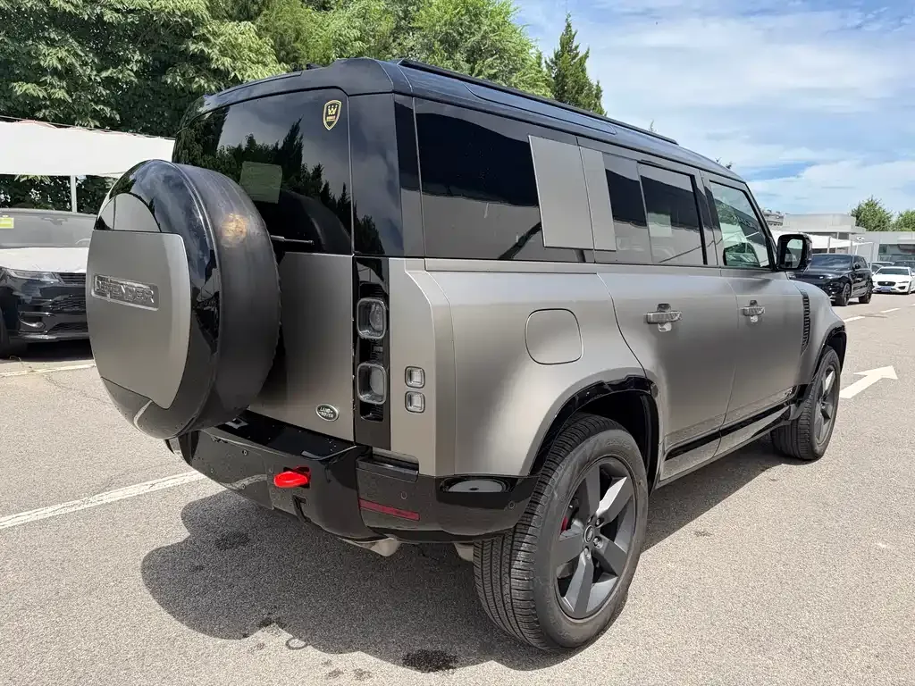 Land Rover Defender — фото 6