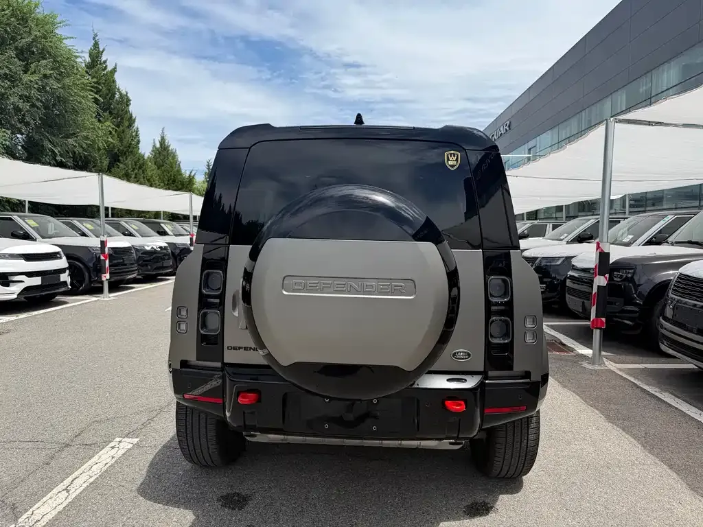 Land Rover Defender — фото 4