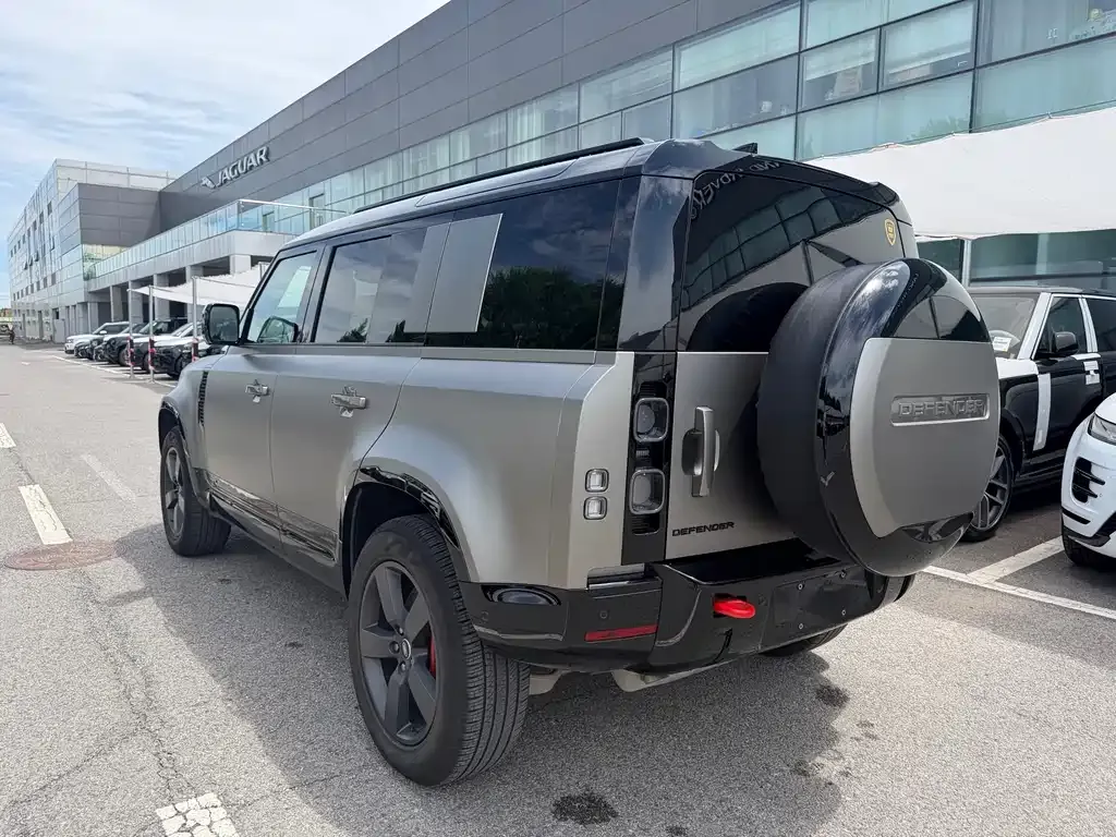 Land Rover Defender — фото 10