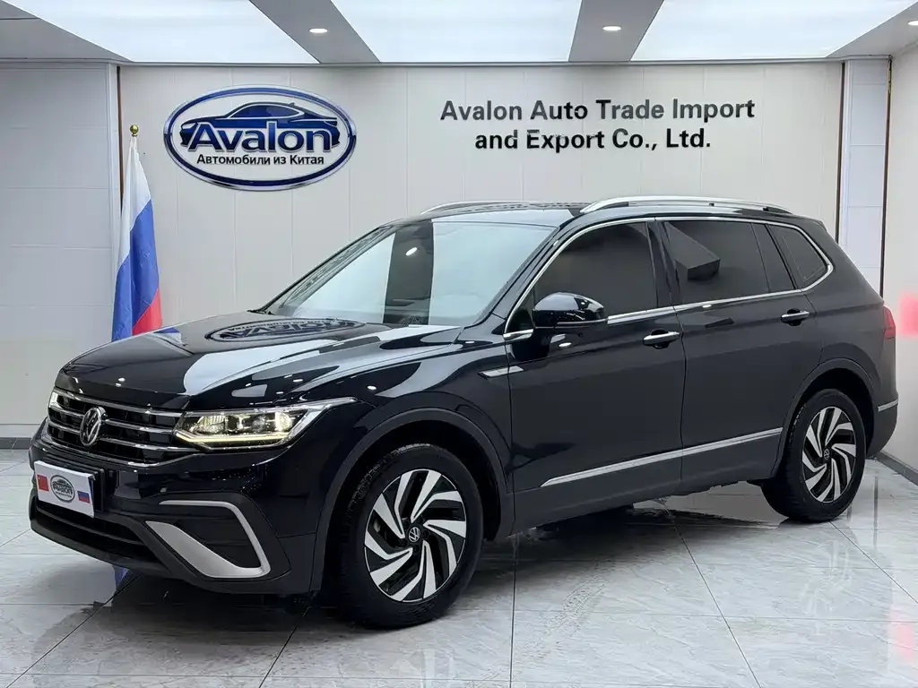 Volkswagen Tiguan L — фото 1