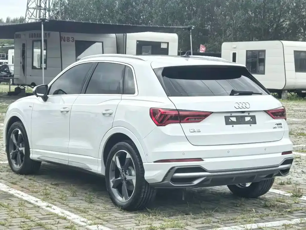 Audi Q3 — фото 4