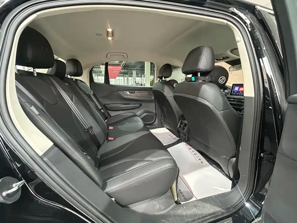 Hongqi E-QM5 — фото 10