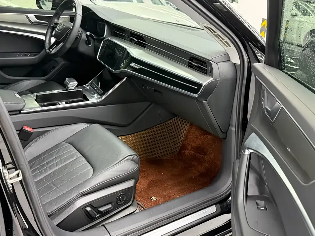 Audi A6L 2021 из CN, фото 5