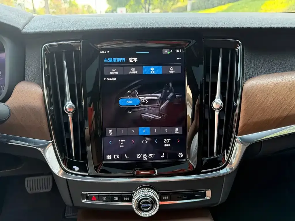 Volvo S90 — фото 4