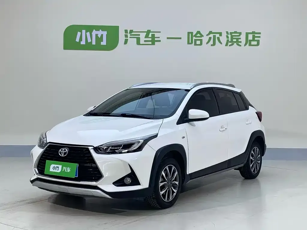 Toyota Yaris L — фото 1
