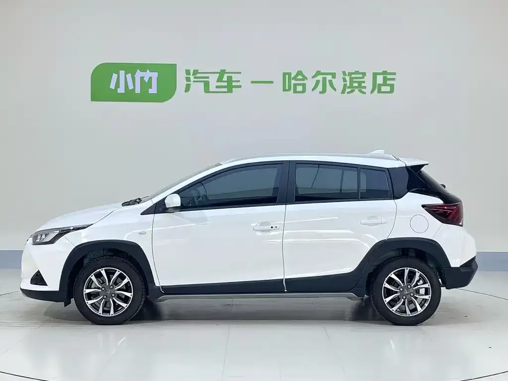 Toyota Yaris L — фото 3
