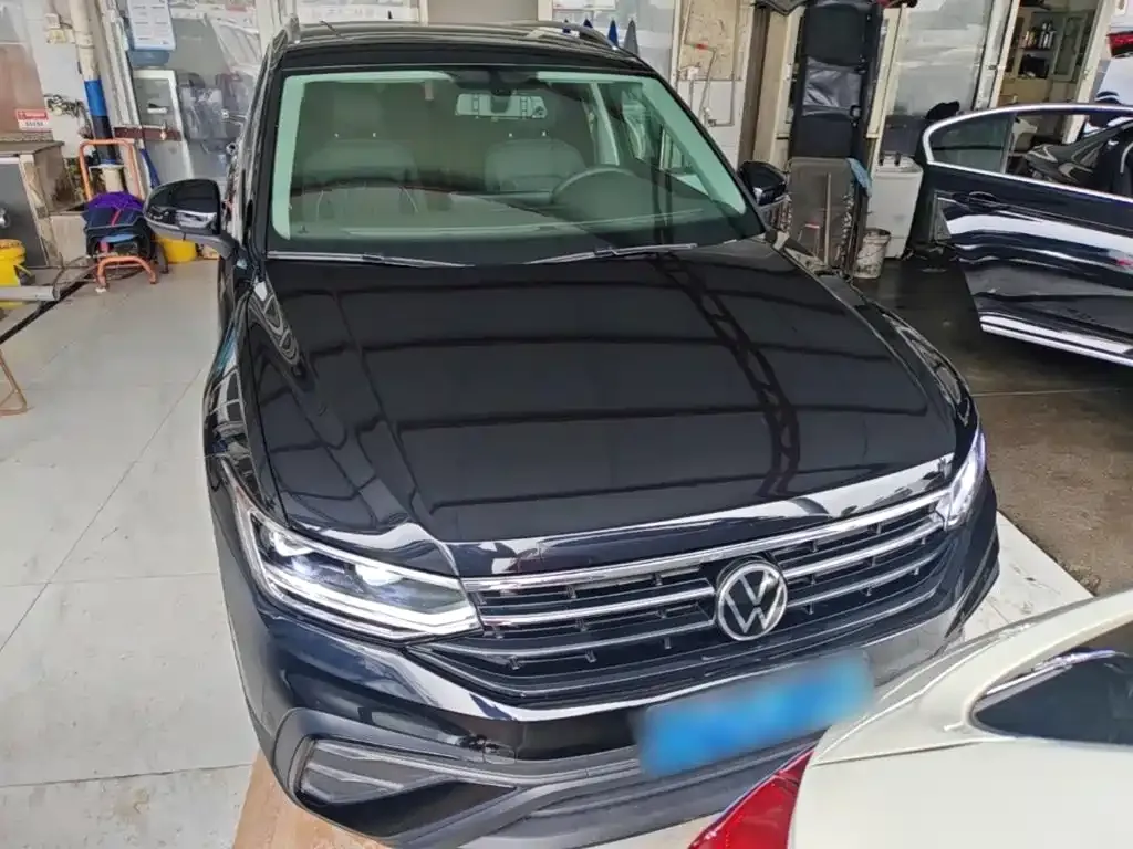 Volkswagen Tiguan L — фото 6
