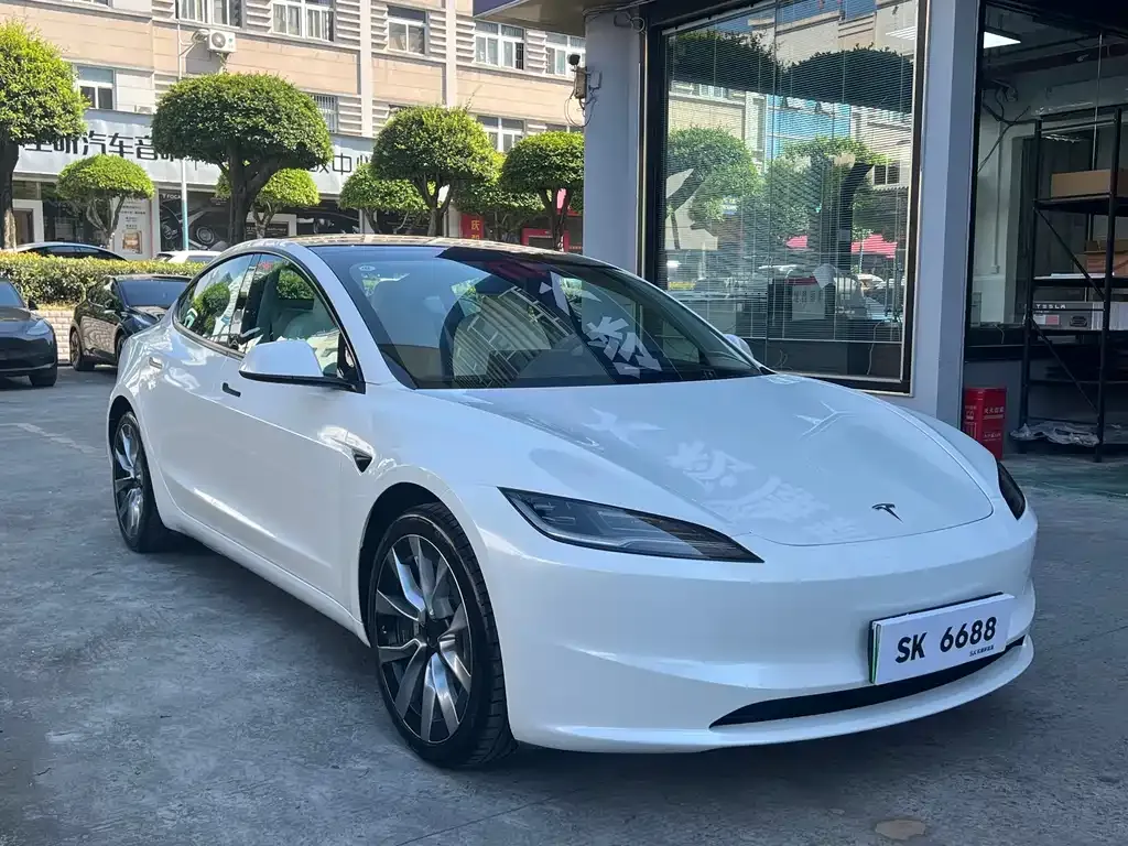 Tesla Model 3 — фото 8