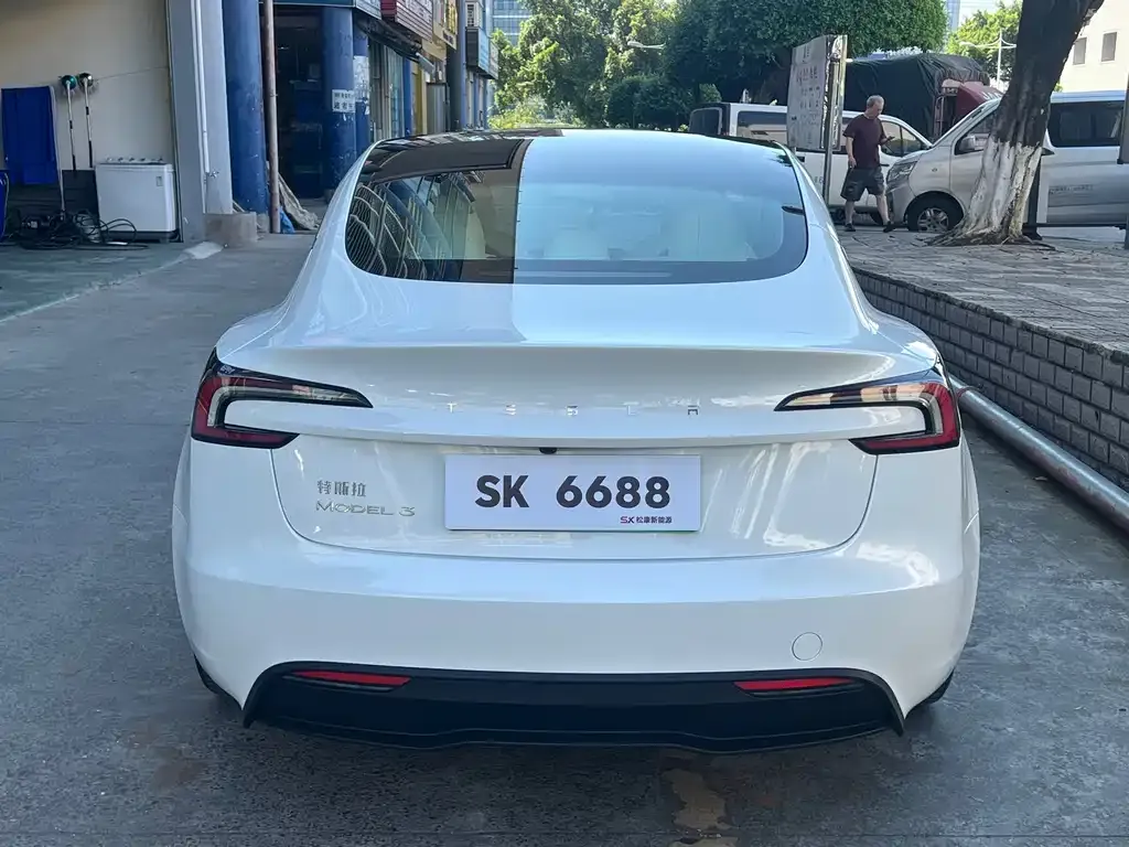 Tesla Model 3 — фото 7