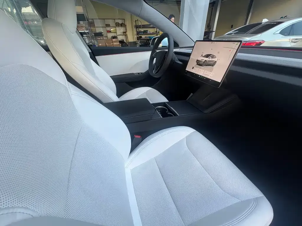 Tesla Model 3 — фото 4