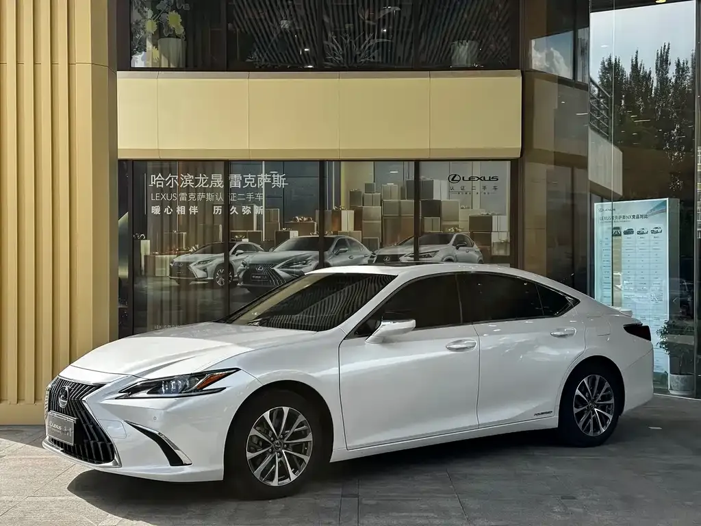 Lexus ES — фото 1