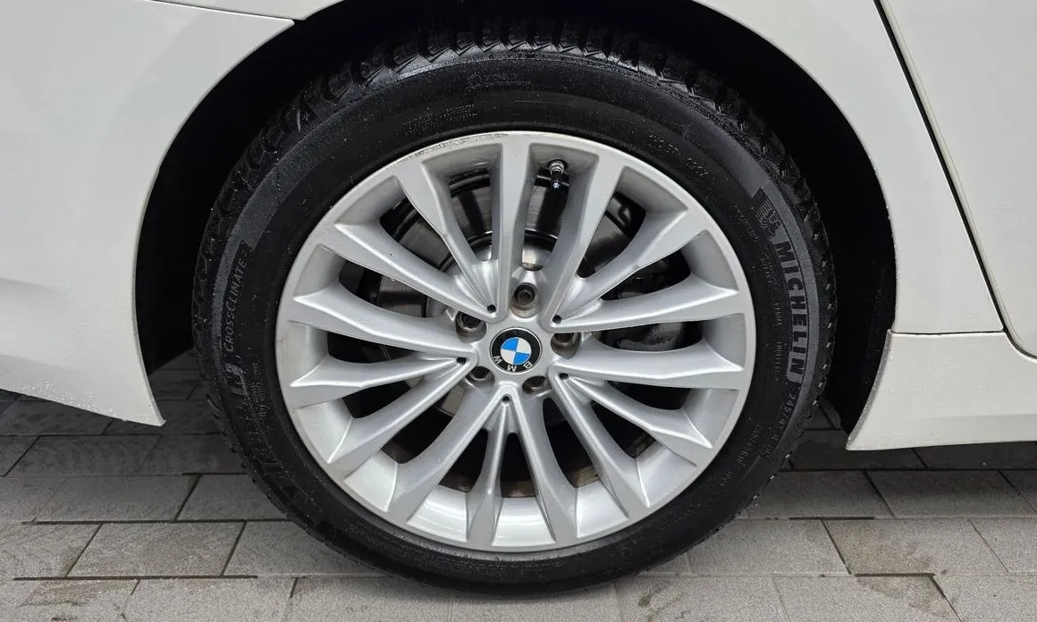 BMW 5-Series — фото 10
