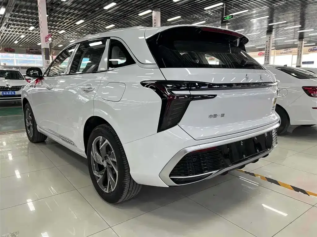 Hongqi HS3 — фото 8