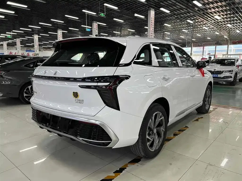 Hongqi HS3 — фото 3