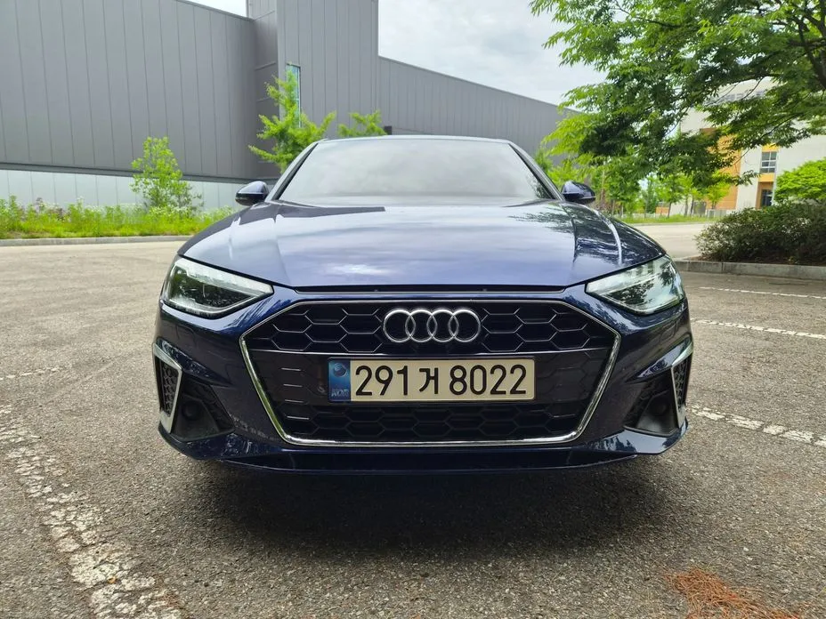 Audi A4 — фото 1