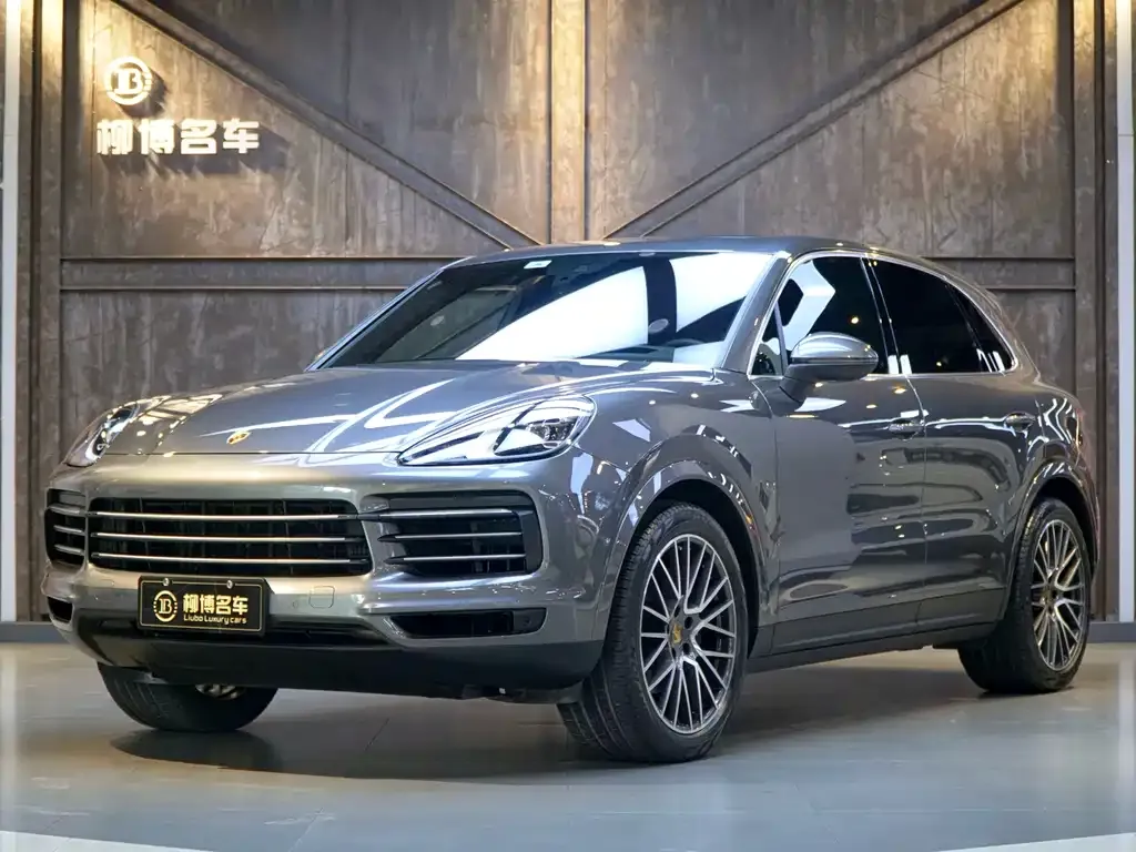 Porsche Cayenne — фото 1