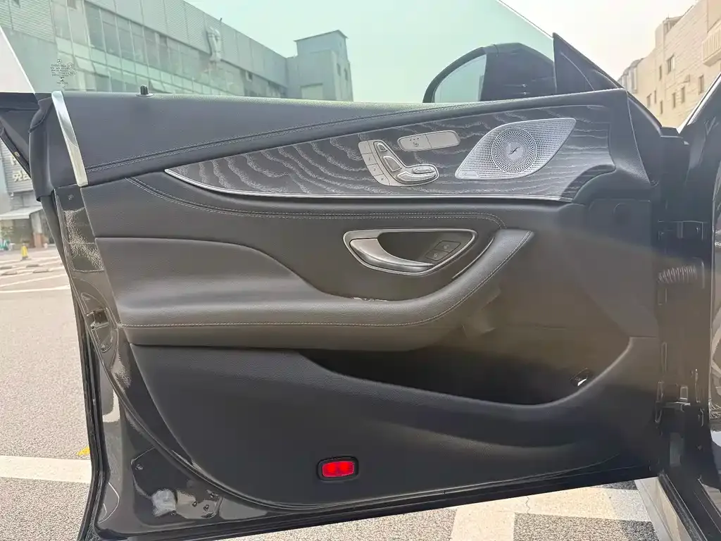 Mercedes-Benz CLS — фото 2