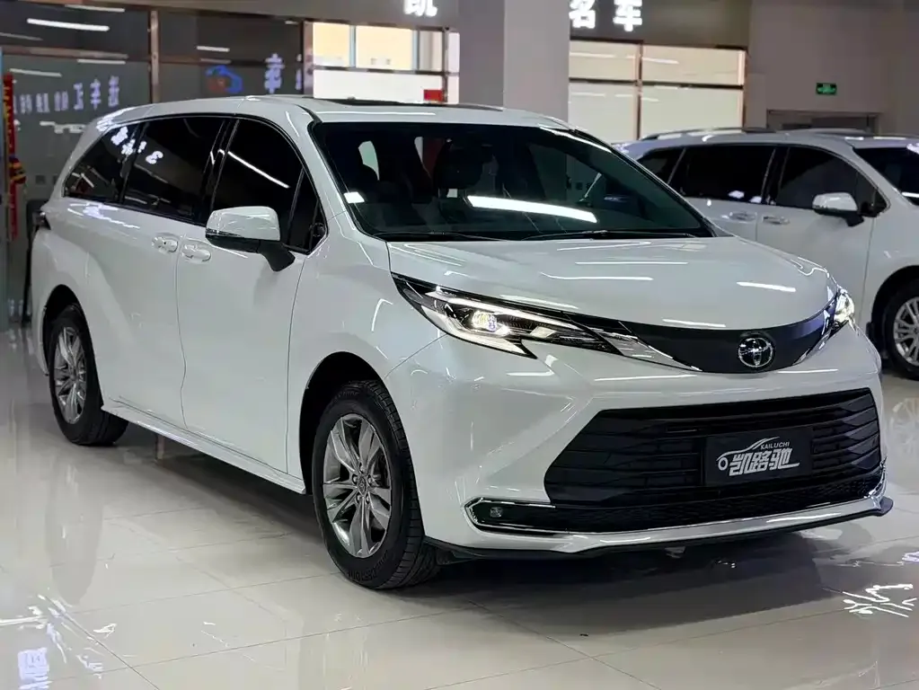 Toyota Sienna — фото 4