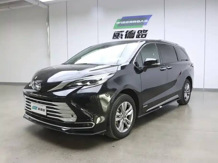 Toyota Sienna — фото 1