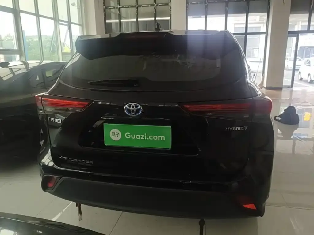 Toyota Highlander — фото 10