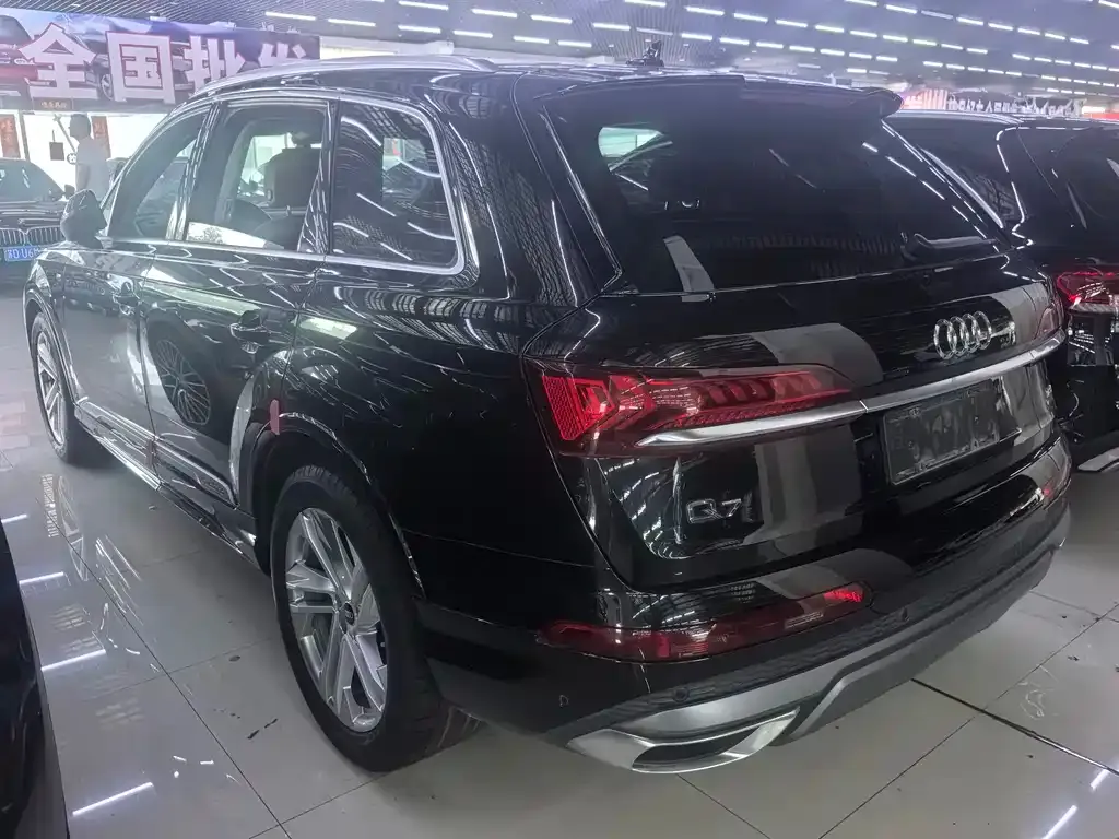 Audi Q7 — фото 5