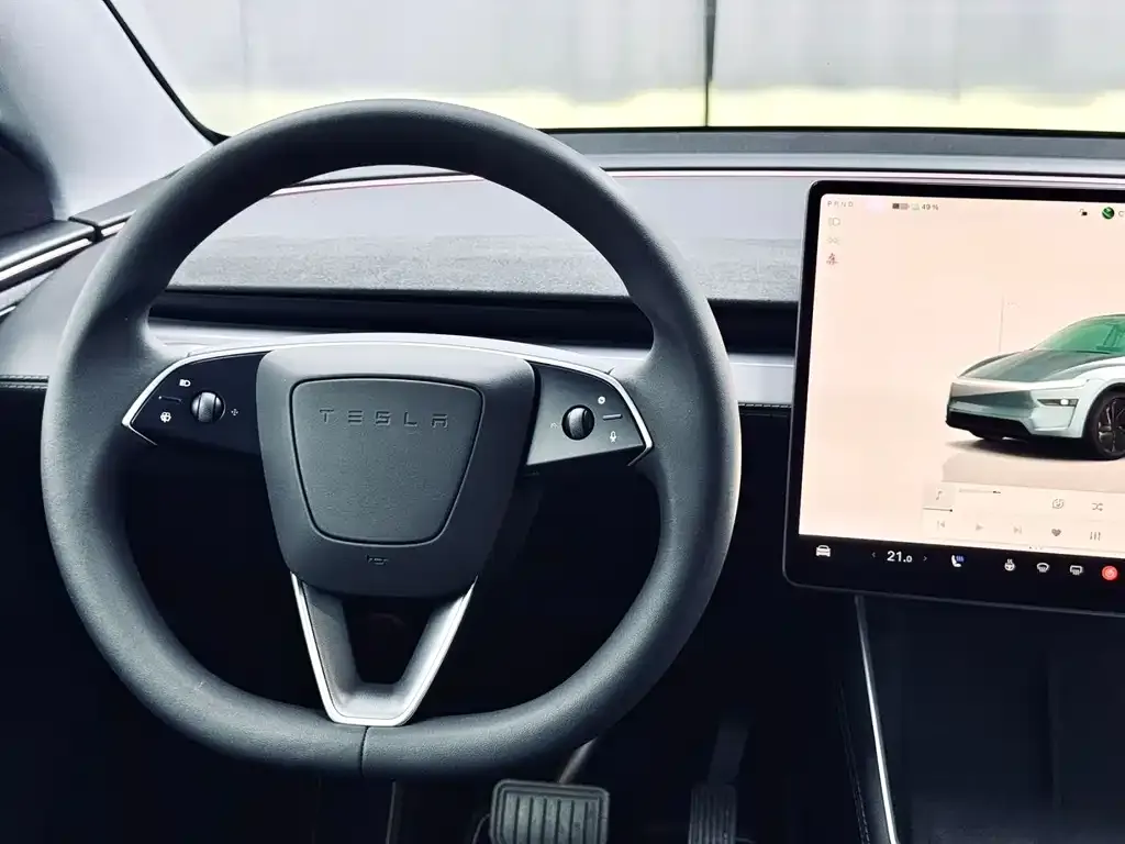 Tesla Model Y — фото 5