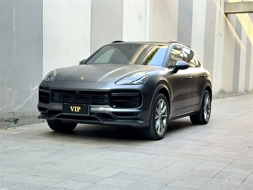 Porsche Cayenne — фото 1
