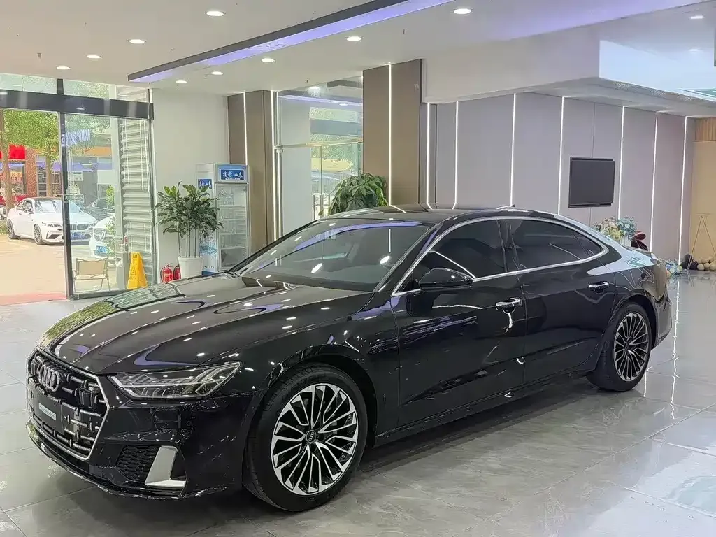 Audi A7L — фото 1