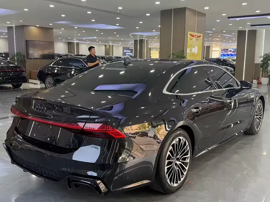 Audi A7L — фото 6