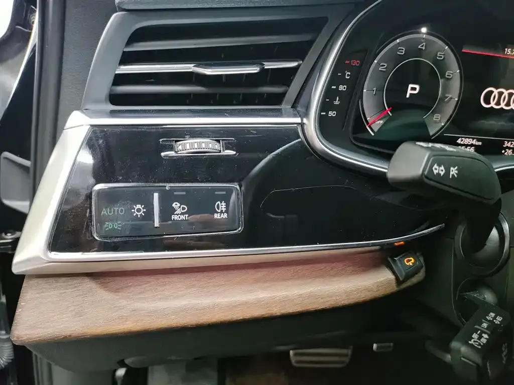 Audi Q7 2024 из CN, фото 10
