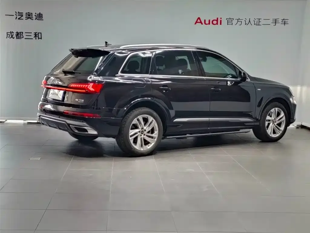 Audi Q7 2024 из CN, фото 3