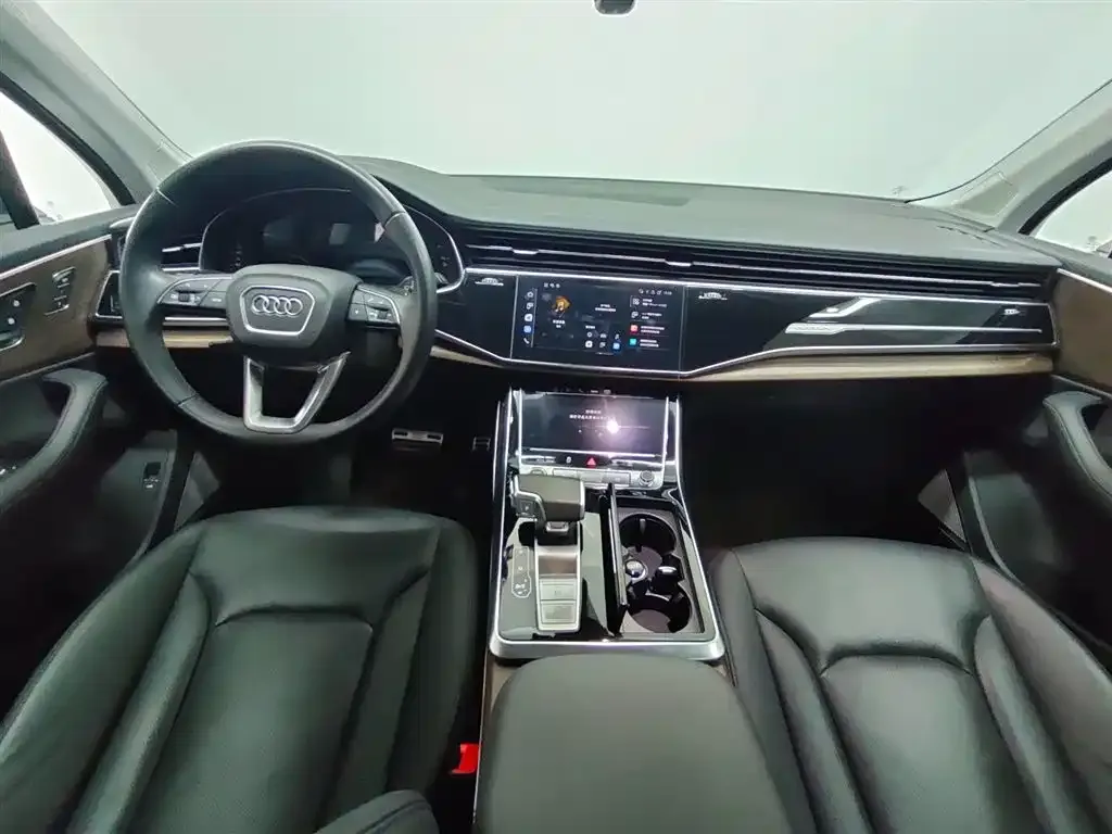 Audi Q7 2024 из CN, фото 4