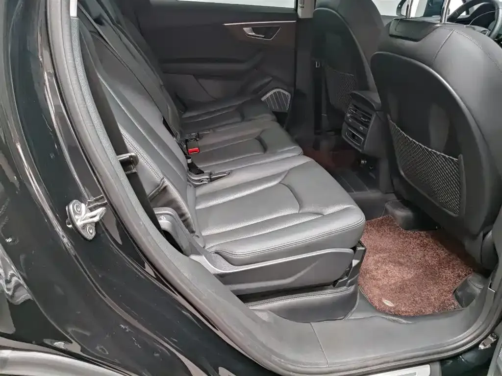 Audi Q7 2024 из CN, фото 8