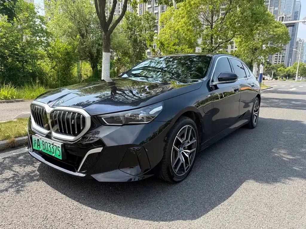 BMW i5 — фото 1
