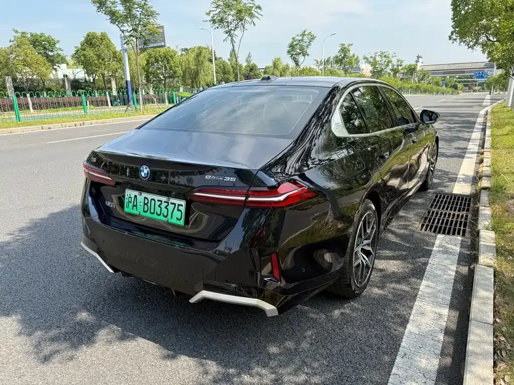 BMW i5 — фото 8