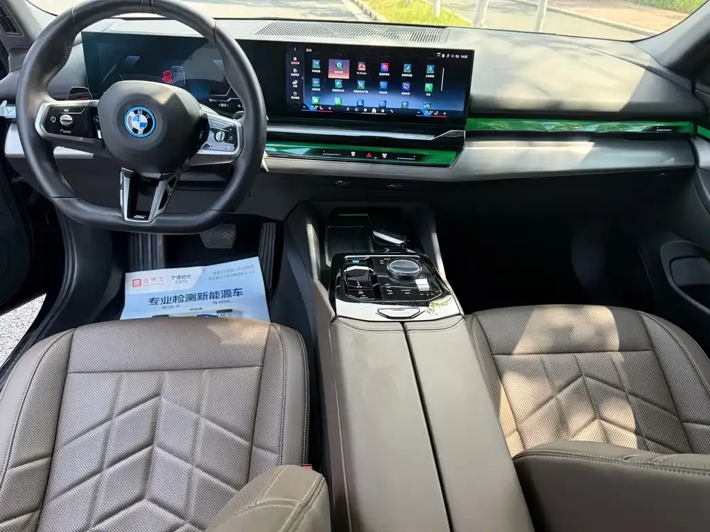 BMW i5 — фото 2
