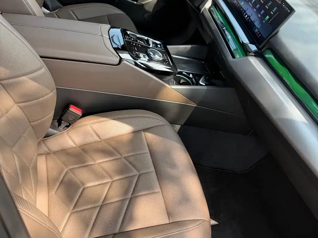 BMW i5 — фото 5