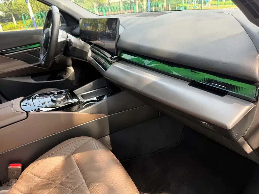 BMW i5 — фото 3