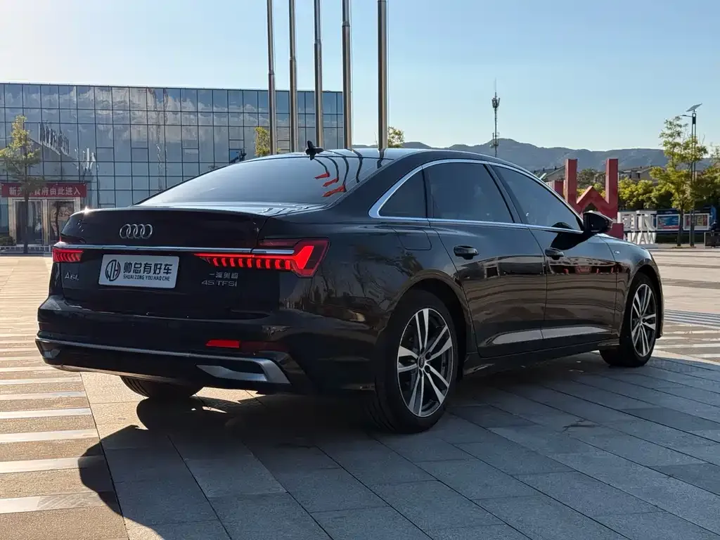 Audi A6L — фото 2