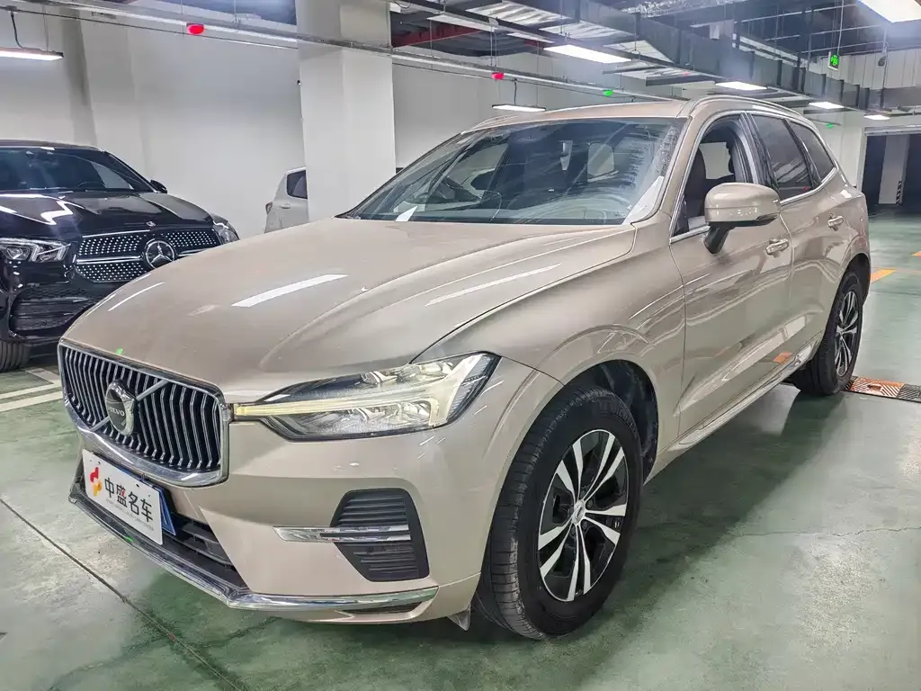 Volvo XC60 — фото 1