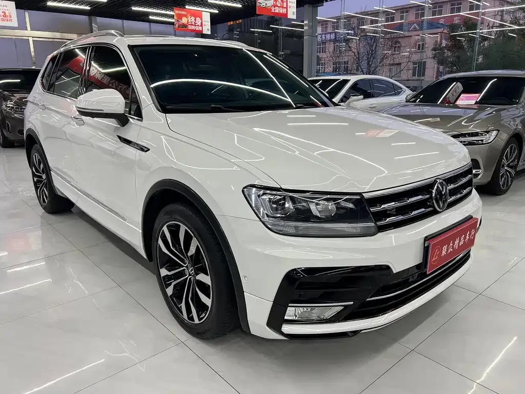 Volkswagen Tiguan L — фото 2