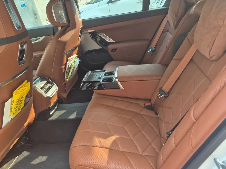 BMW 7-Series 2024 из KR, фото 2