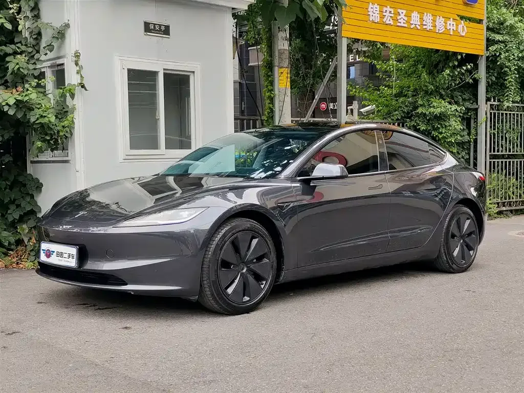 Tesla Model 3 — фото 1
