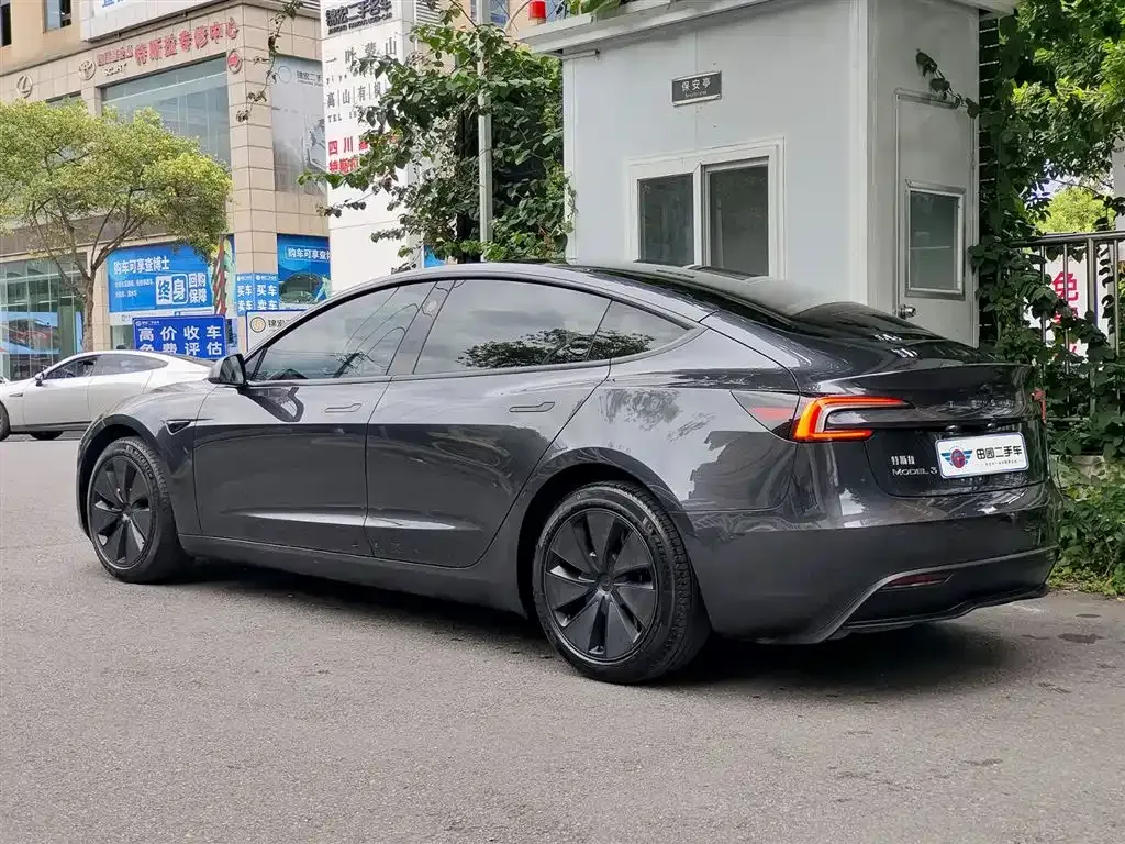 Tesla Model 3 — фото 9